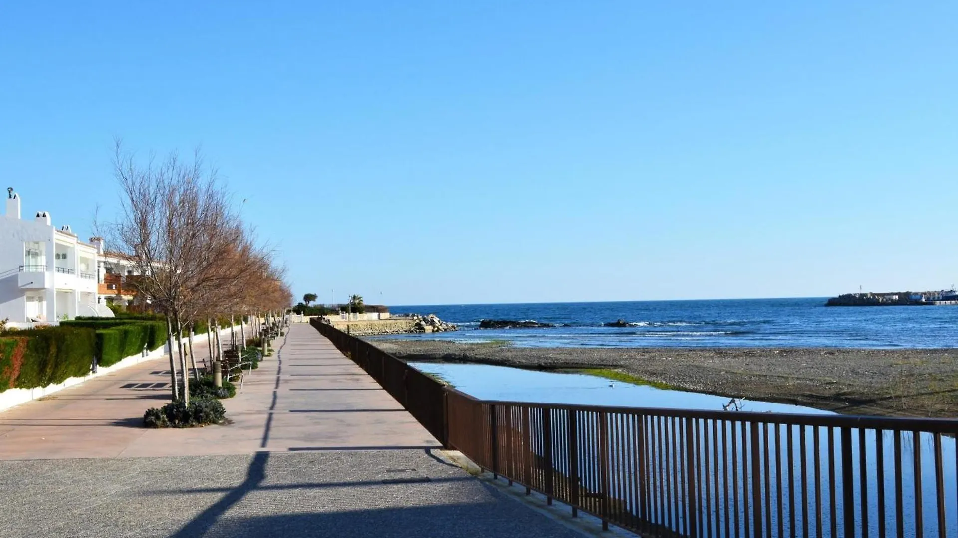 Apartamento Familiar De 3 Hab Cerca De La Playa En Llanca - Es-170-75